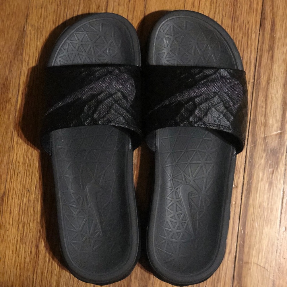 Nike Benassi Slides